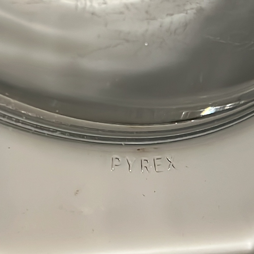 Mid-Century Vintage Pyrex Town & Country Divided Casserole Dish w/ Lid - Picture 8 of 16
